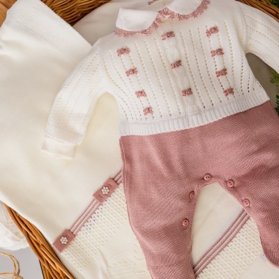    Saída de maternidade Flores bordadas off com rose